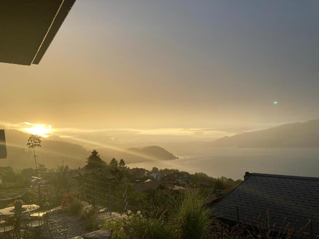Krattigen Moderne Unterkunft Mit Panoramablick Auf Thunersee מראה חיצוני תמונה